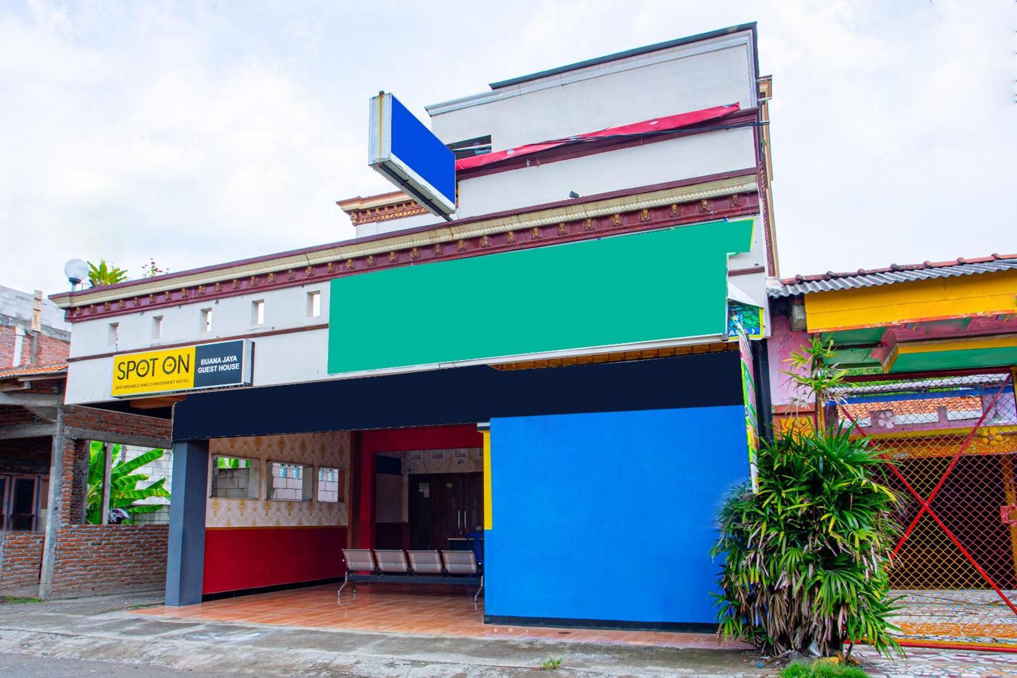 Hotel Spot On 2473 Buana Jaya 2*